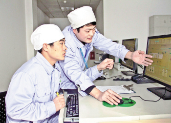 《河北经济日报》头版：emc易倍体育员工节日坚守工作岗位