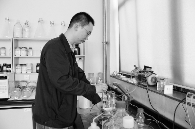 《河北工人报》厂区纪事：emc易倍体育制药新药公司打开上升通道