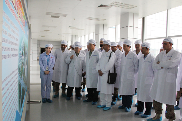 中巴青年军官研讨班一行到emc易倍体育制药参观<br />