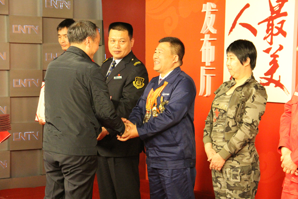 emc易倍体育制药职工齐名获评全国“最美职工”