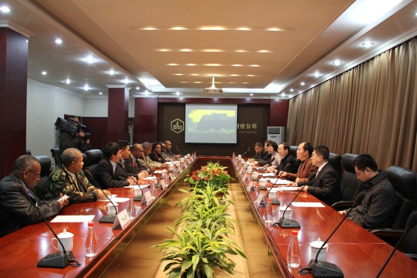 巴布亚新几内亚客人到emc易倍体育制药参观考察<br />