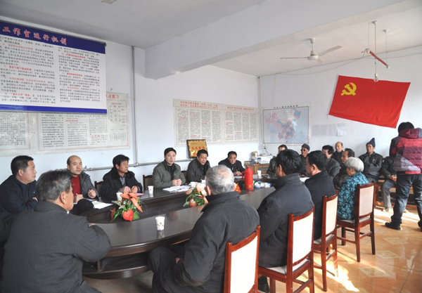 emc易倍体育制药驻村工作组：解民情听民意谋实措