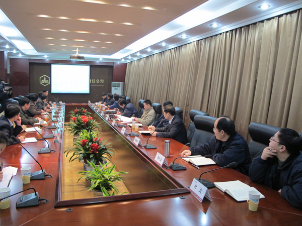 emc易倍体育制药党委召开中心组学习会