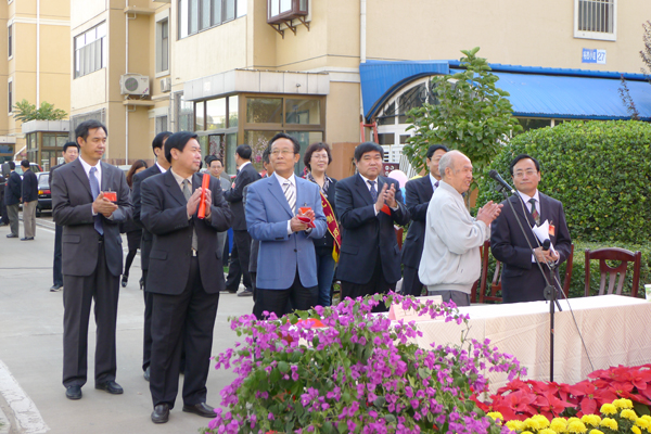 emc易倍体育走进社区送健康<br />