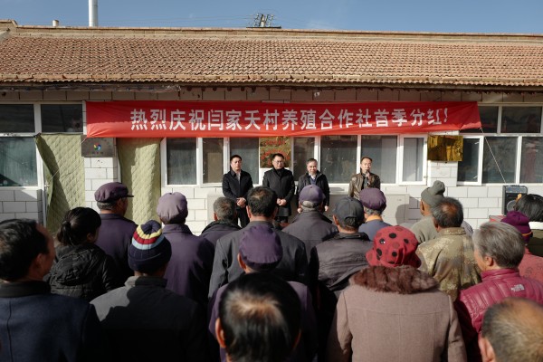 省国资委监事会主席巴利凯到emc易倍体育驻阳原县精准扶贫村调研慰问